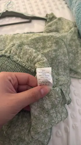 Dress Up Cute green flower too