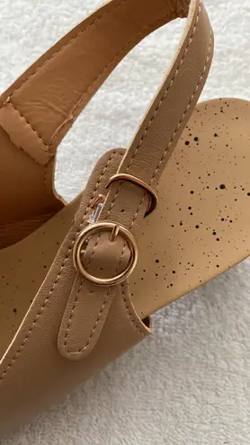 Lightweight peep toe sling back shoes Size 40 9.5 adjustable straps NWOT Tan