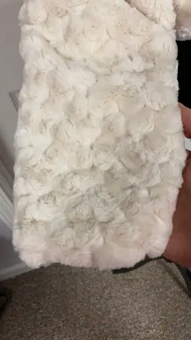 Me Jane rose petals Faux fur off wht jacket Medium