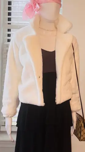 Brand New with tags, Baciano Faux Fur Fluffy White Jacket. SIZE LGE. retail $120 Size L
