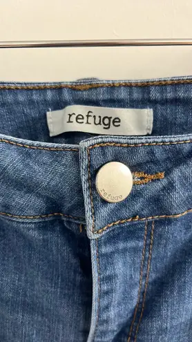 Refuge Distressed Jeans