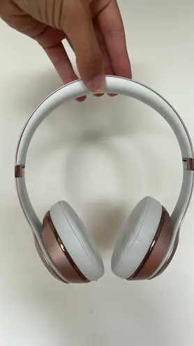 Beats Solo 3 Wireless Rose Gold