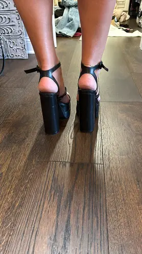 So Me Black Strappy Platform Sandals Size 8