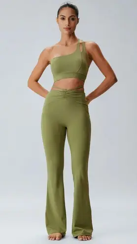 Berlook Activewear Green Ruched Cutout Sports Bra Size L