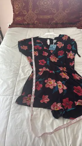Market & Spruce New  floral romper size small