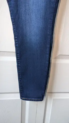 Levi Strauss & CO. Signature by Levi Strauss denim jeans