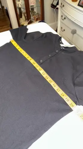 Duluth Trading Co T-shirt Longtail henley long sleeve 3 button Size large NWT