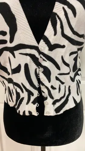 Cato black/wht animal pattern crop cardigan sweater. Size medium - Image 4
