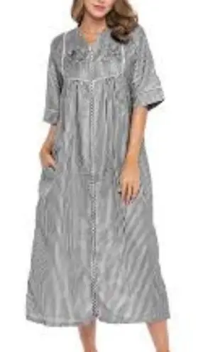 Casual Nights 3X Plus Size Black White Seersucker Zipper Maxi House Dress Robe