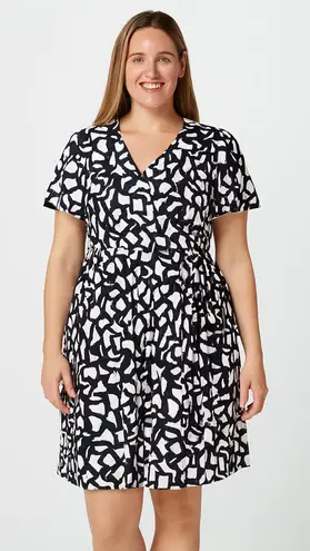 Susan Graver NWOT Women’s Black & White Geometric Faux Wrap Dress Size Medium