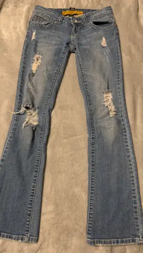 Refuge Distressed Jeans