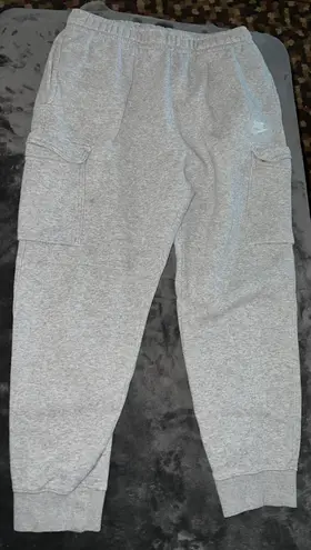 Nike Sportswear Club Fleece Cargo Jogger Sweatpants in Gray