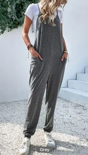 SheIn  LUNE Dual Pocket Keyhole Back Cami Jumpsuit Without Tee