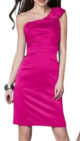 Alfred Angelo Stunning fuchsia one shoulder dress. Size 6. EUC