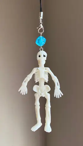 Handmade big skull goth grunge punk funky Halloween phone charm/keychain/bag charm/car decor/display 🖤💀