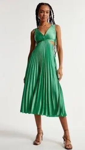 Abercrombie & Fitch Giselle Pleated Cut Out Maxi Dress