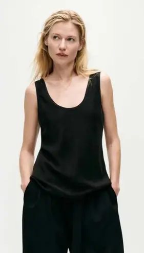 Equipment Femme Black Scoop Neck Silk Tank Top Small (Oversized) $128