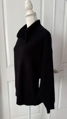 Equipment Women's Mathilde Turtleneck Cashmere Sweater. MSRP $350