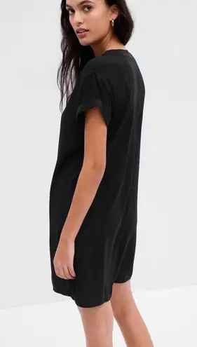 Gap  V-Neck dress with side pockets