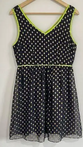 Romeo + Juliet Couture  Chiffon Metallic Dot Sleeveless Party Dress - Medium