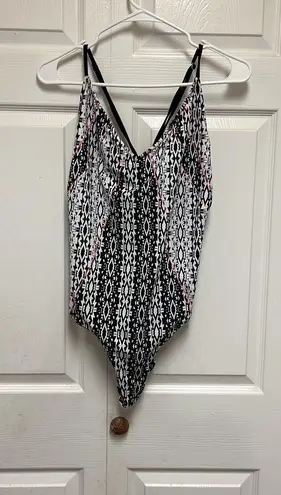 One Piece So Aztec V Back Swimsuit