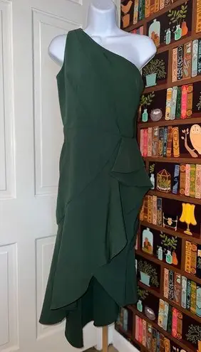 LWD by Anne Barge J’Adore Asymmetrical Ruffle Gown Size Small in Green