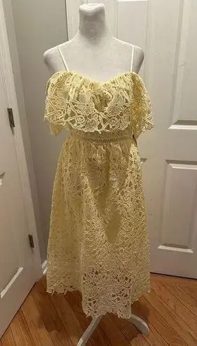 ASTR The Label Yellow Lace Off