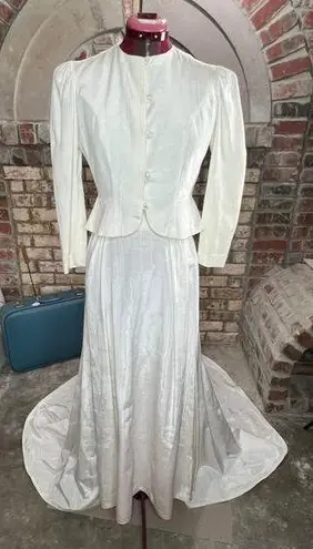 wedding suit cream puff sleeve peplum train