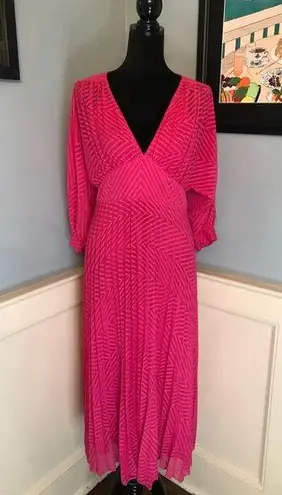 Hot pink pleated batwing midi dress in chevron dobby sz 4