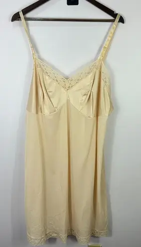 Vanity Fair Slip Dress Women 44 Beige Nylon Lace Trim Vintage Coquette Retro