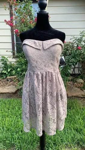 City Triangles 🌸(3/$20) Lace coffee strapless dress