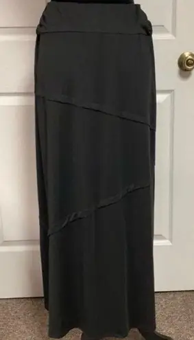 Robert Louis blk long skirt. Size small
