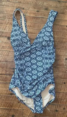 J Crew black & white preppy size 2 ruched side one piece swimsuit