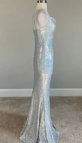 Laundry by Shelli Segal  Women's Formal Dress Size 10 Silver Sequined Long Gown