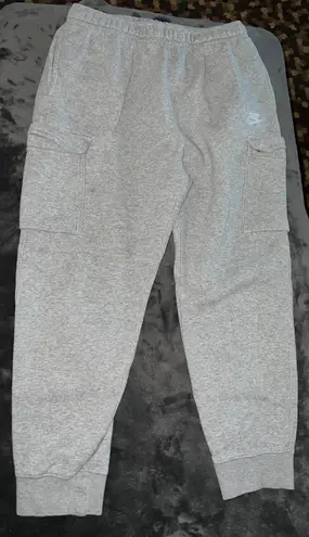 Nike Sportswear Club Fleece Cargo Jogger Sweatpants in Gray