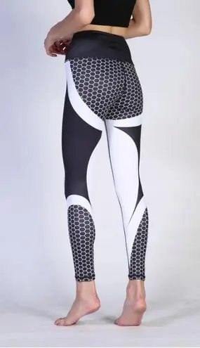 Zaful NWT  Honeycomb V-Taper Fitness Leggings M