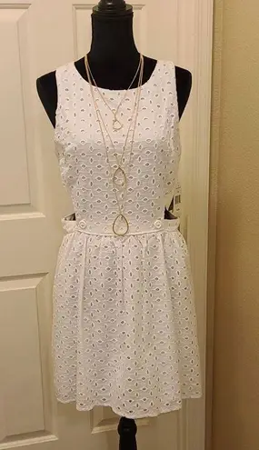 City Triangles Cut-out White Lace Dress