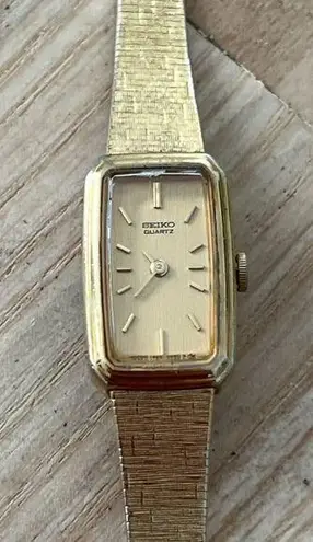 Seiko  Vintage Ladies Watch Gold-Tone Dial, Case, Bracelet, Hands, Markers