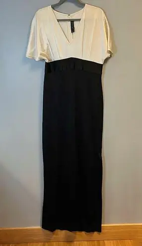 St. John Evening Gown White & Black Formal Two Tone Long Dress Sz 8 EUC