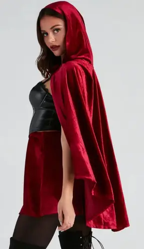 Windsor Halloween Red Cape