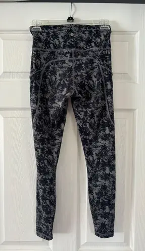 CRZ Yoga Woman’s Grey Patterned Workout Leggings - Size Small