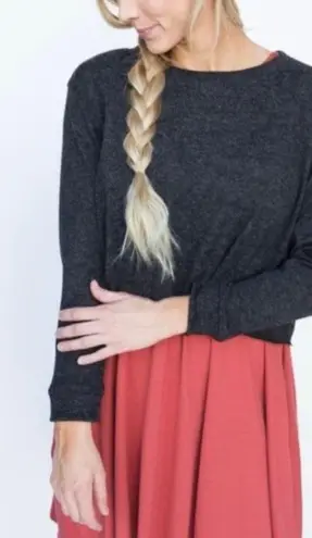 Agnes & Dora Cropped Lightweight Crewneck Pullover Sweater- Dark Gray/Black