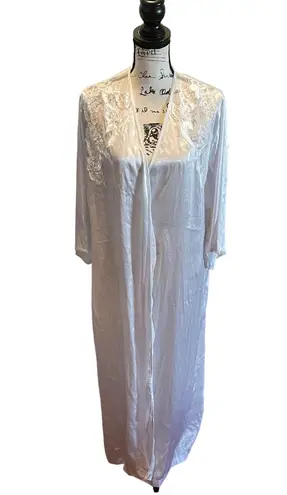 Natori Josie  Vintage Satin Robe White Medium Lace pearls Intimate sleepwear