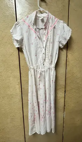 Source Unknown Floral White and Pink Dress vintage cottage core
Granny love shack fancy style