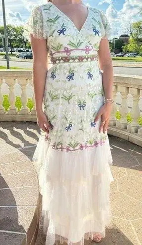 Mac Duggal White Bows Tiered Ruffle Beaded Waist Gown Size 2