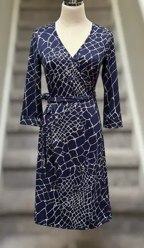 NEW Julie Brown Saks Fifth Ave Navy Crackle Wrap Dress Women’s S Elegant Midi Blue