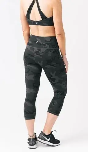 Zyia Forest Camo Luxe Hi-rise Capri 20" Size 4