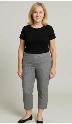 Attyre Gray and White Patterned Cropped Pants
