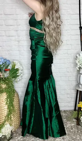 XScape Emerald Green  Mermaid Formal Gown