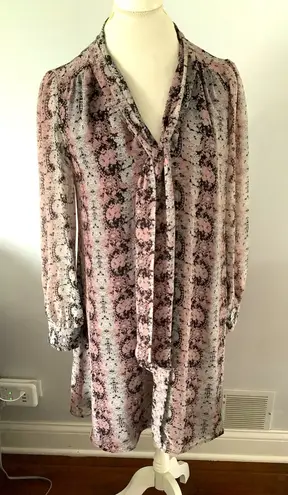 CeCe Beautiful lightweight long sleeve dress 🌷🌷🌷